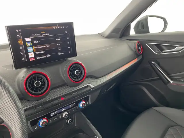 Audi Q2 view 9