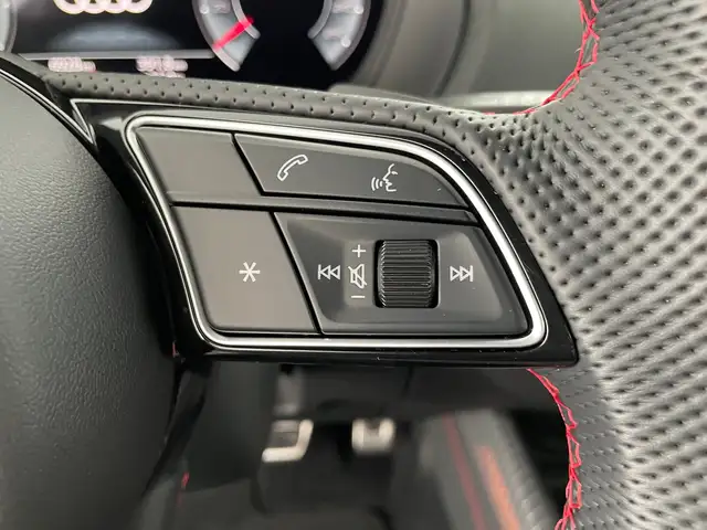 Audi Q2 view 15