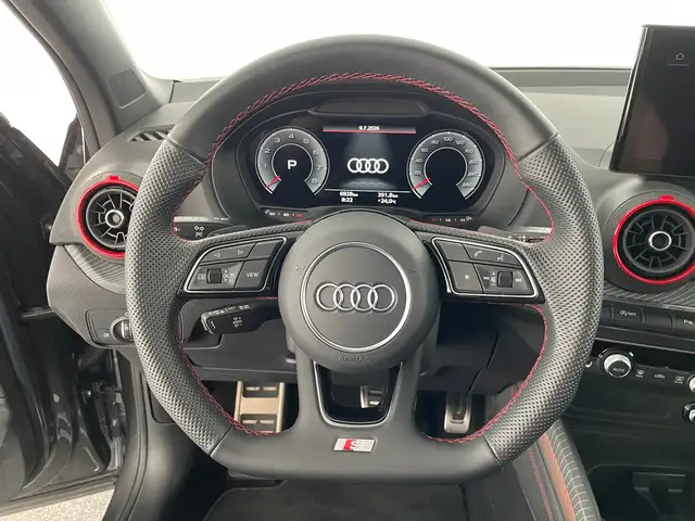 Audi Q2 view 13
