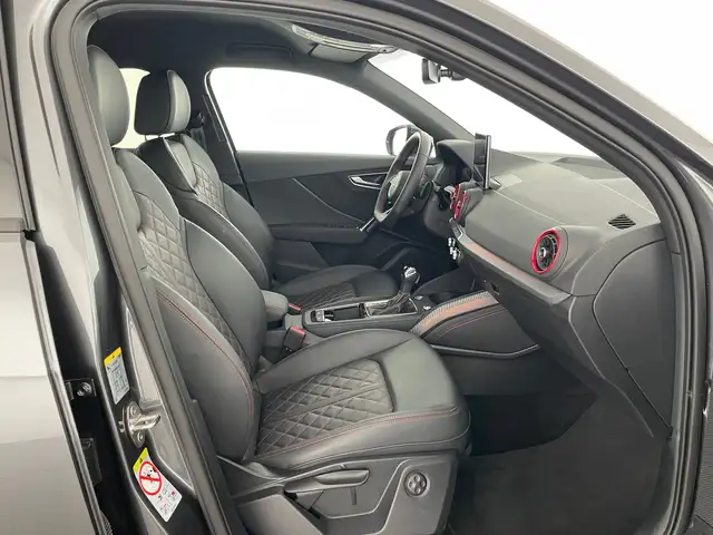 Audi Q2 view 10