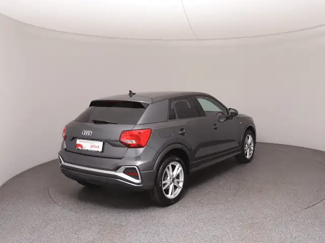 Audi Q2 view 4