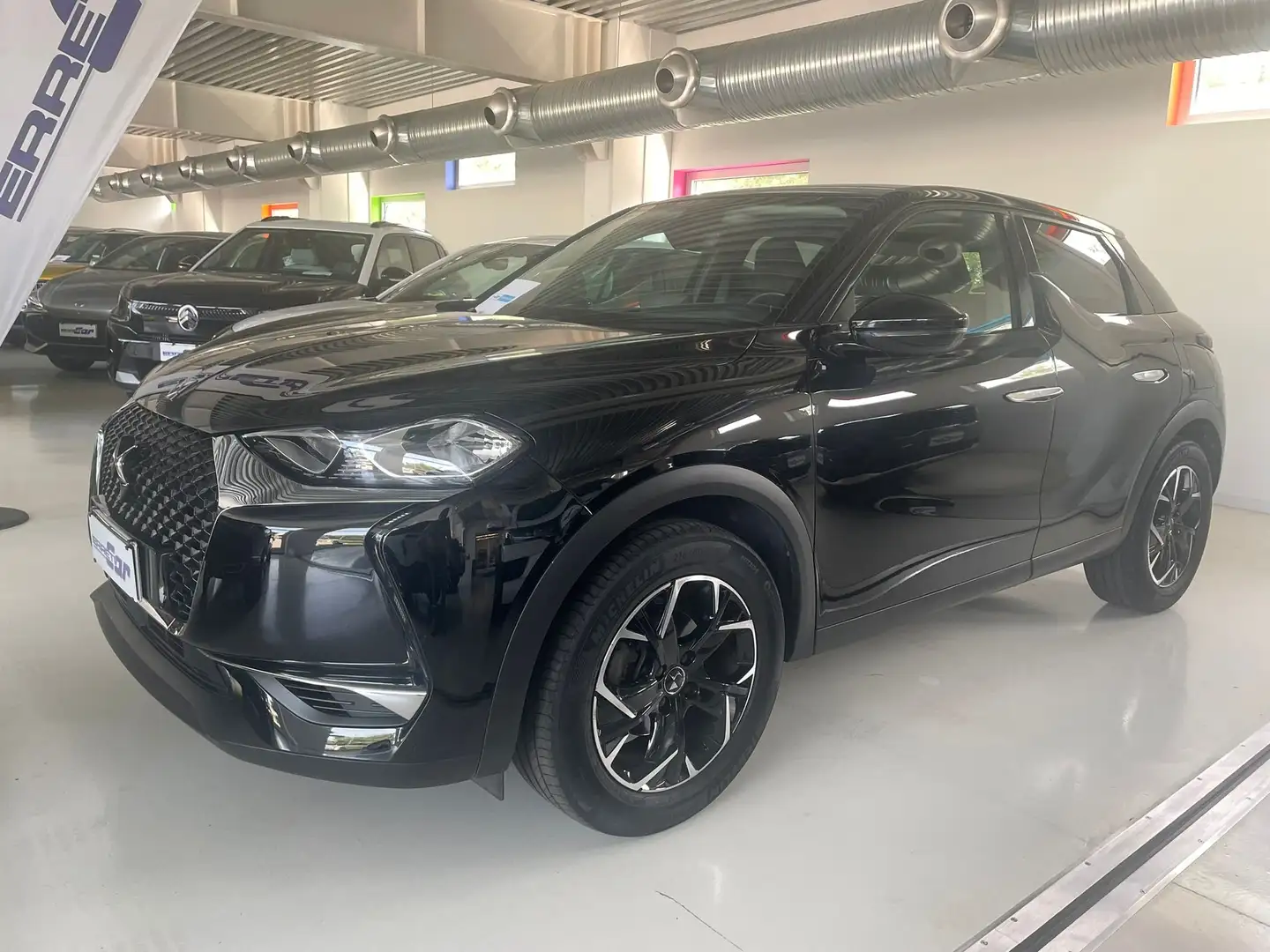 DS Automobiles DS 3 Crossback 1.2 PureTech So Chic 100Cv 74kW E6 Zwart - 1