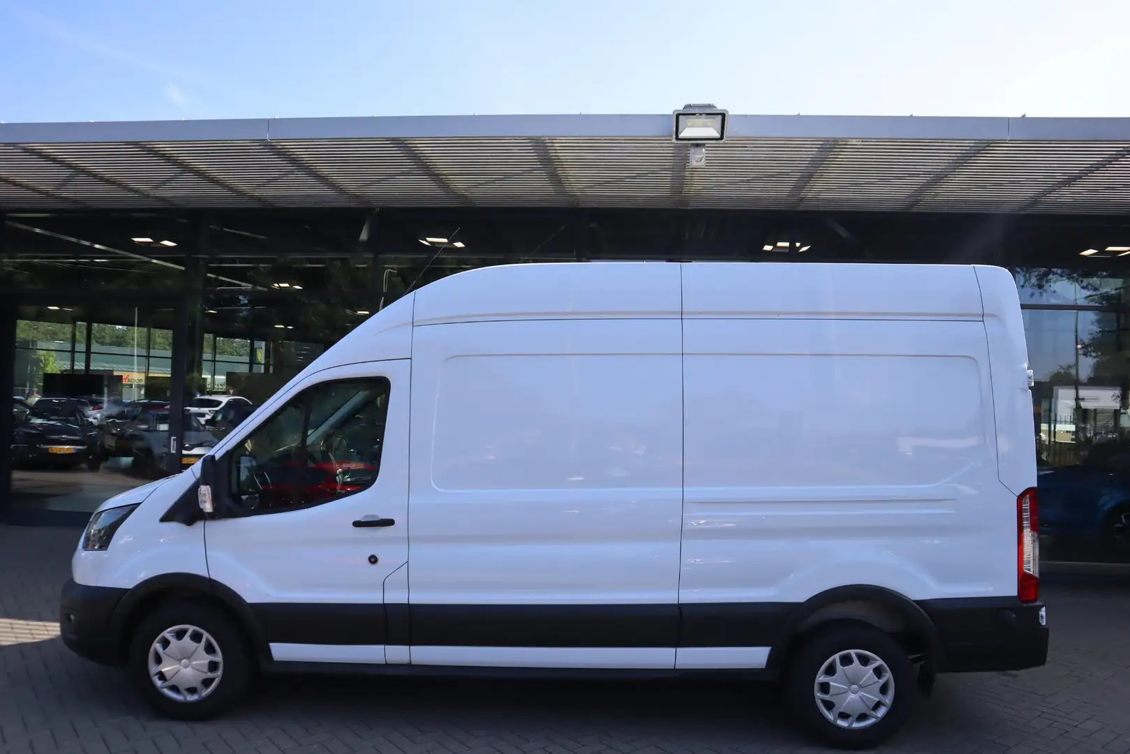 Ford Transit 350 2.0 TDCI 130PK L3H3 Trend MHEV NAVI AIRCO 360° Wit - 2