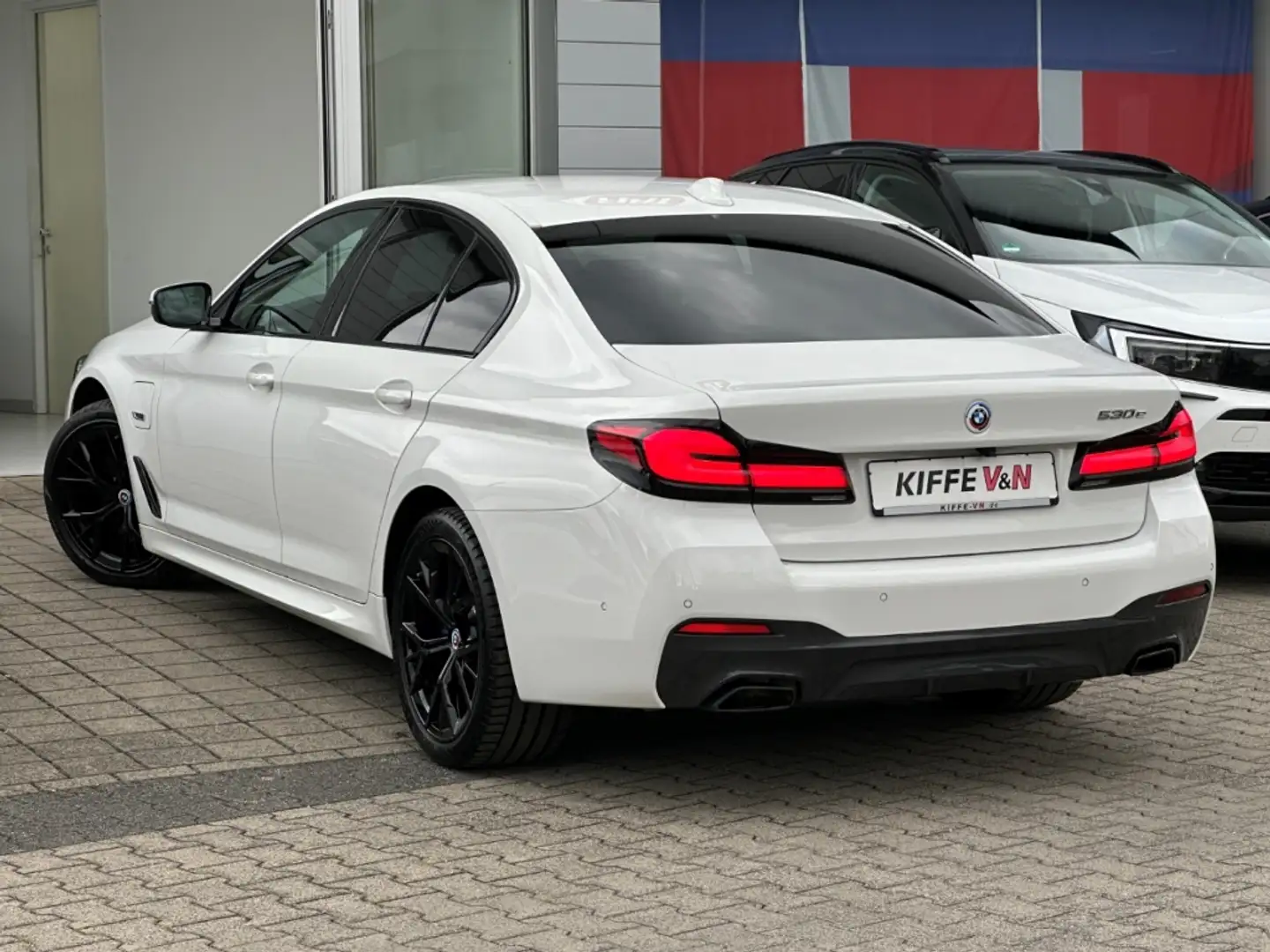 BMW 530 e M SPORT LASER RFK HUD HK M LEUCHTEN SHADOW Alb - 2