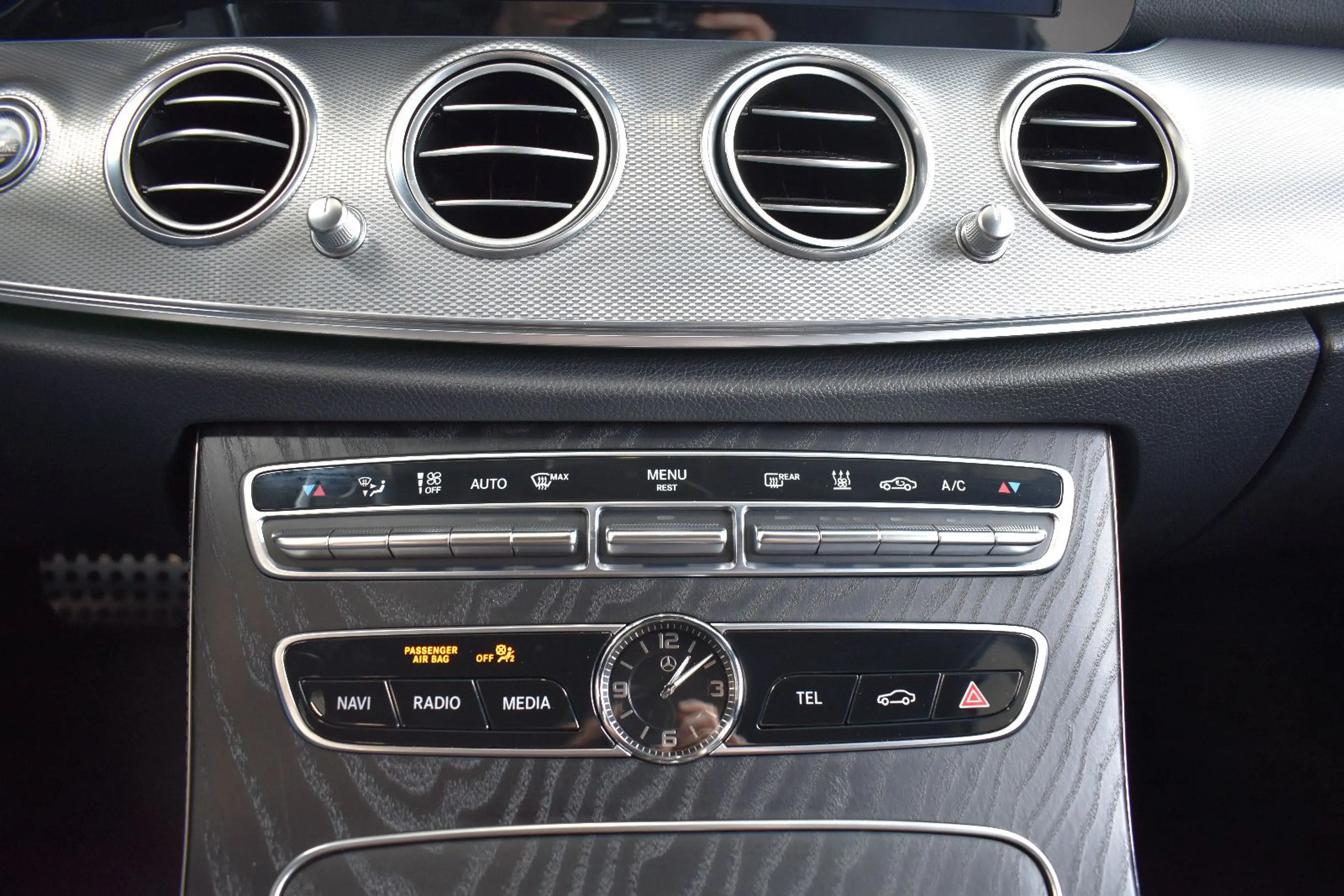 Mercedes-Benz E 300 de T 9G-tronic AMG-Line LED~Distron~Comand — photo 13