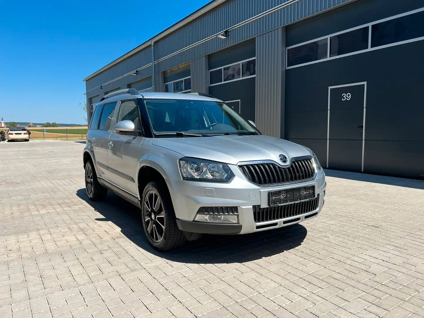 Skoda Yeti Adventure 1.4 DSG Xenon Kamera Keyless Navi Silber - 1