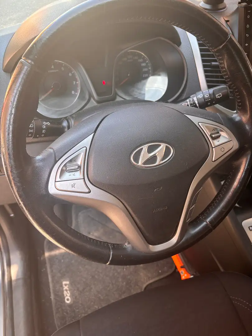 Hyundai iX20 ix20 1.6 Automatik Comfort Grijs - 2