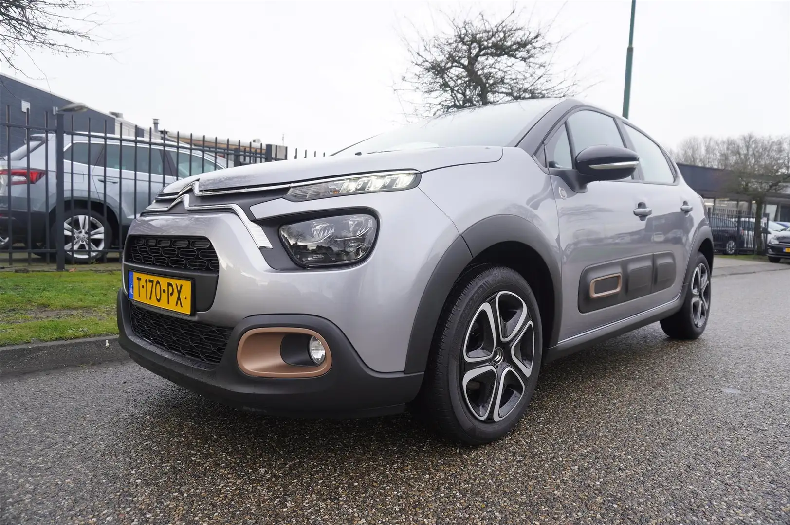 Citroen C3 1.2 PureTech 83pk S&S C-Series Multi Media Navigat Grau - 1