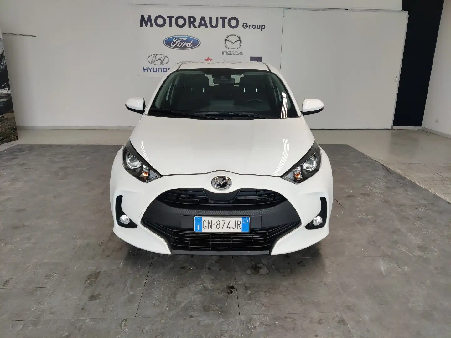 Mazda 2 1.5 VVT e-CVT Full Hybrid Electric Pure + Plus Pa Bianco - 2