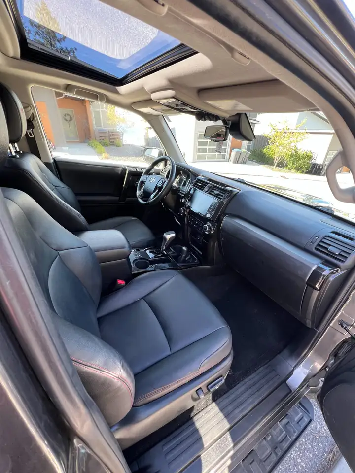 Toyota 4-Runner снимка Toyota 4-Runner