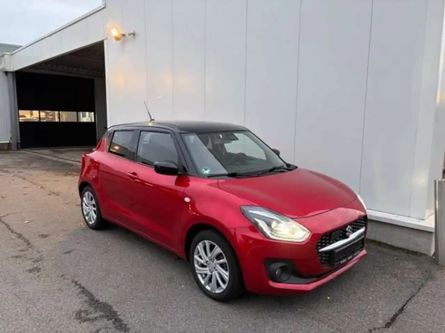 Suzuki Swift Swift 1.2 Dualjet Hybrid CVT Comfort **TREKHAAK** Rouge - 1