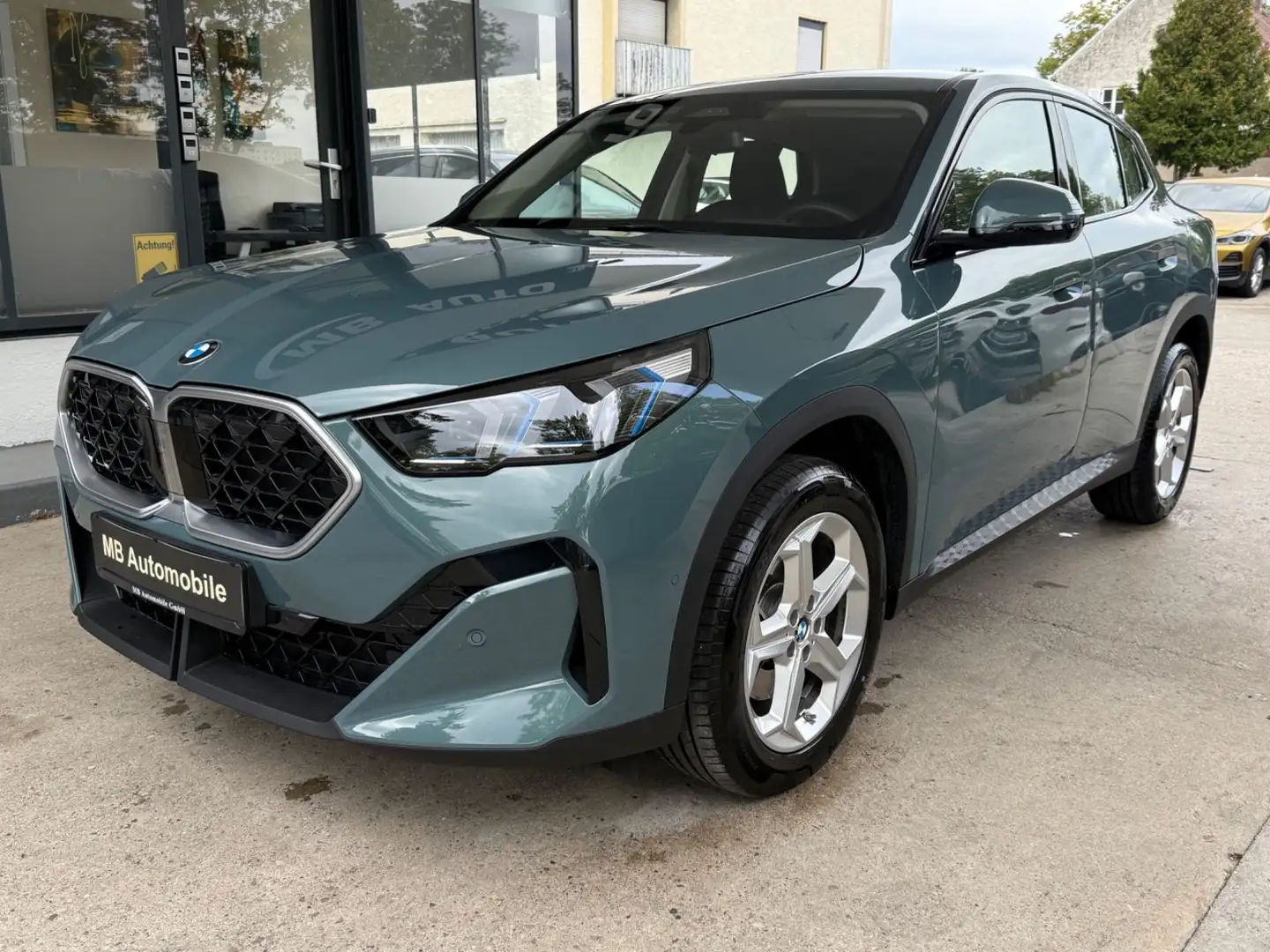 BMW X2 20i sDrive*LED*ICONIC GLOW*DRIV.ASS.PLUS*HUD* Grün - 1