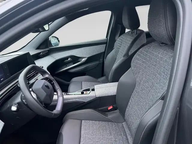Peugeot 5008 view 4