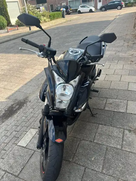 Kawasaki ER-6n - foto 4