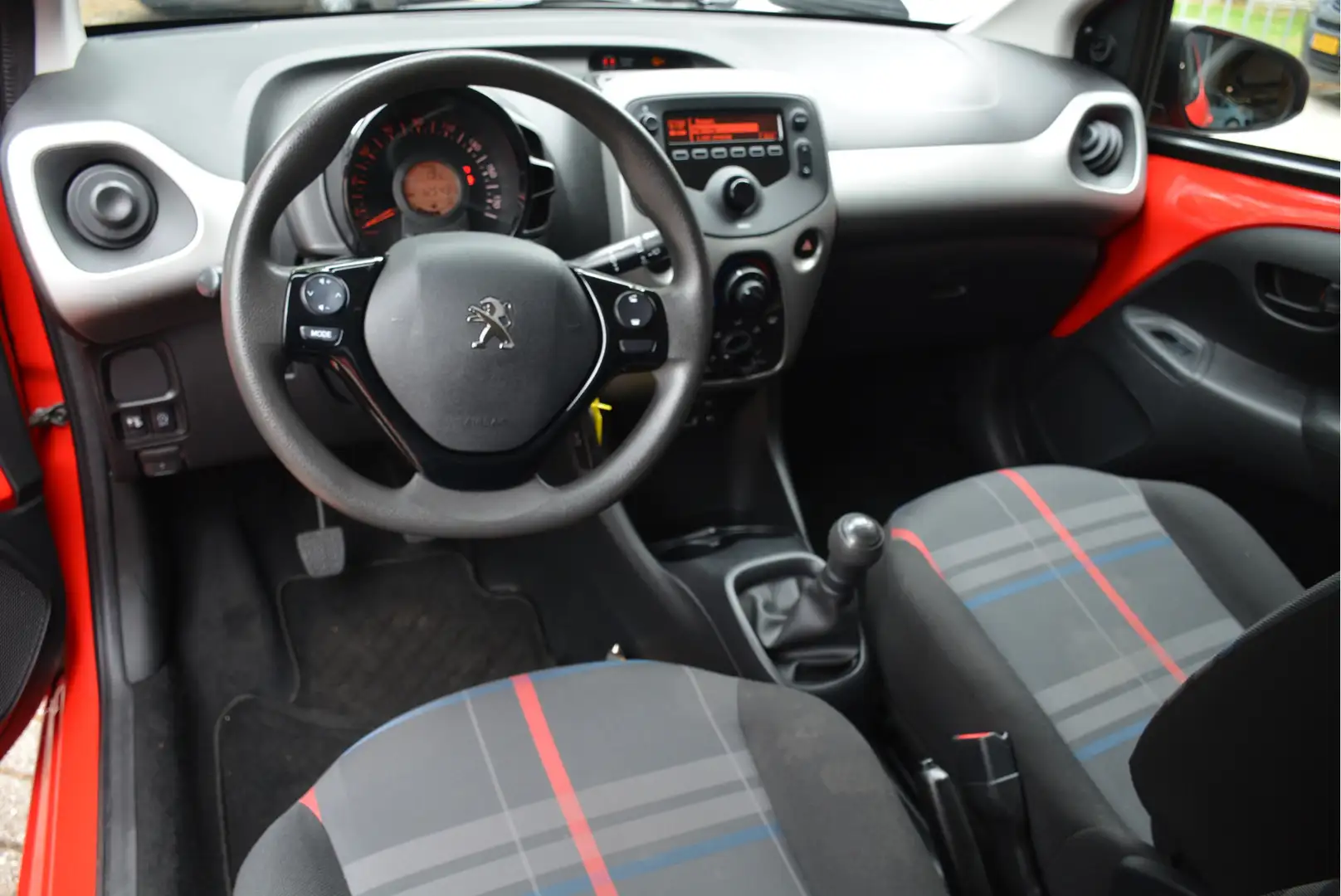 Peugeot 108 1.0 e-VTi Active Airco Centraal Bluetooth Rood - 2