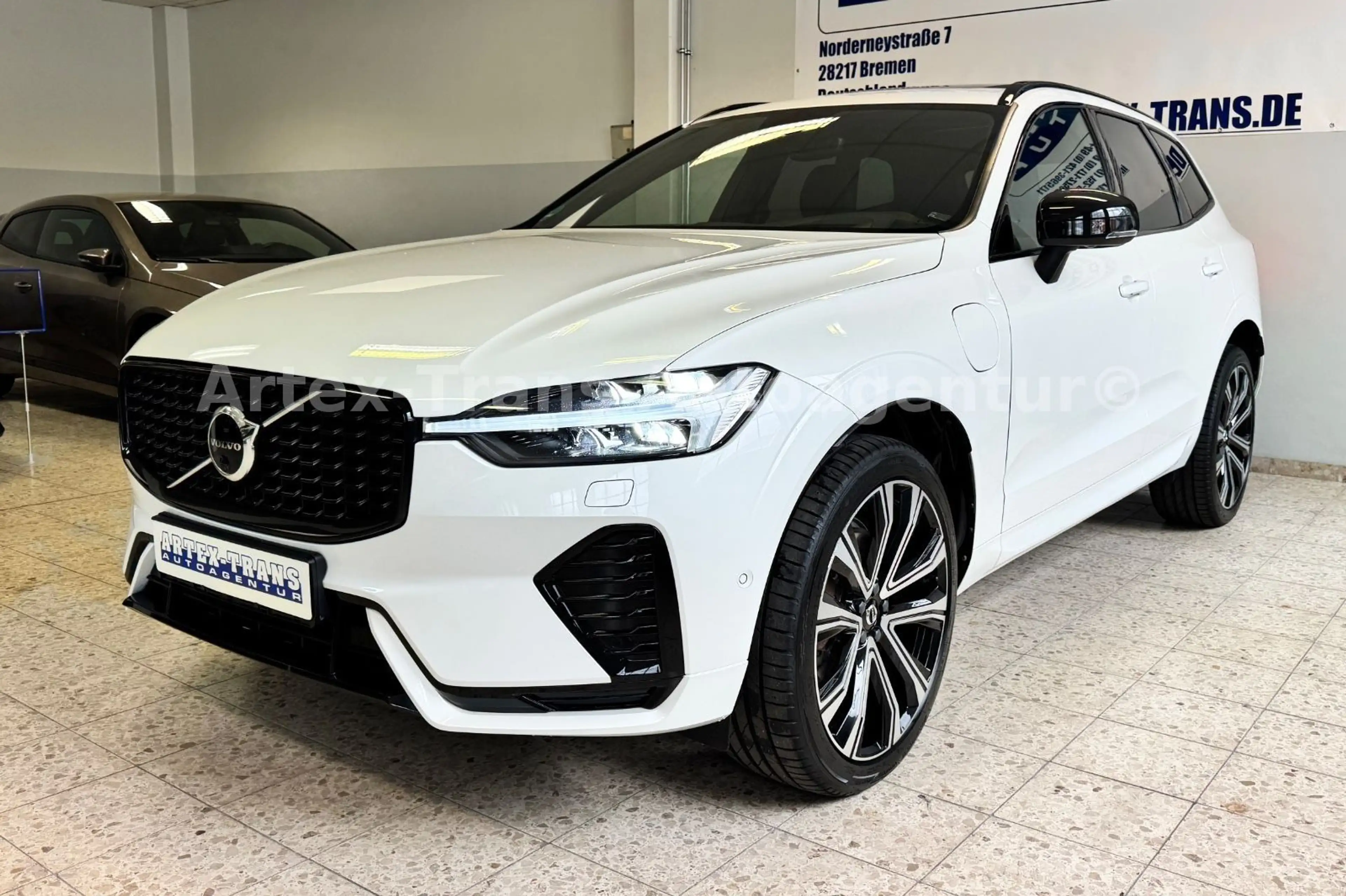 Volvo XC60 R-Design T8 AWD/PANO/H-UP/360°/H&K/ACC — photo 9
