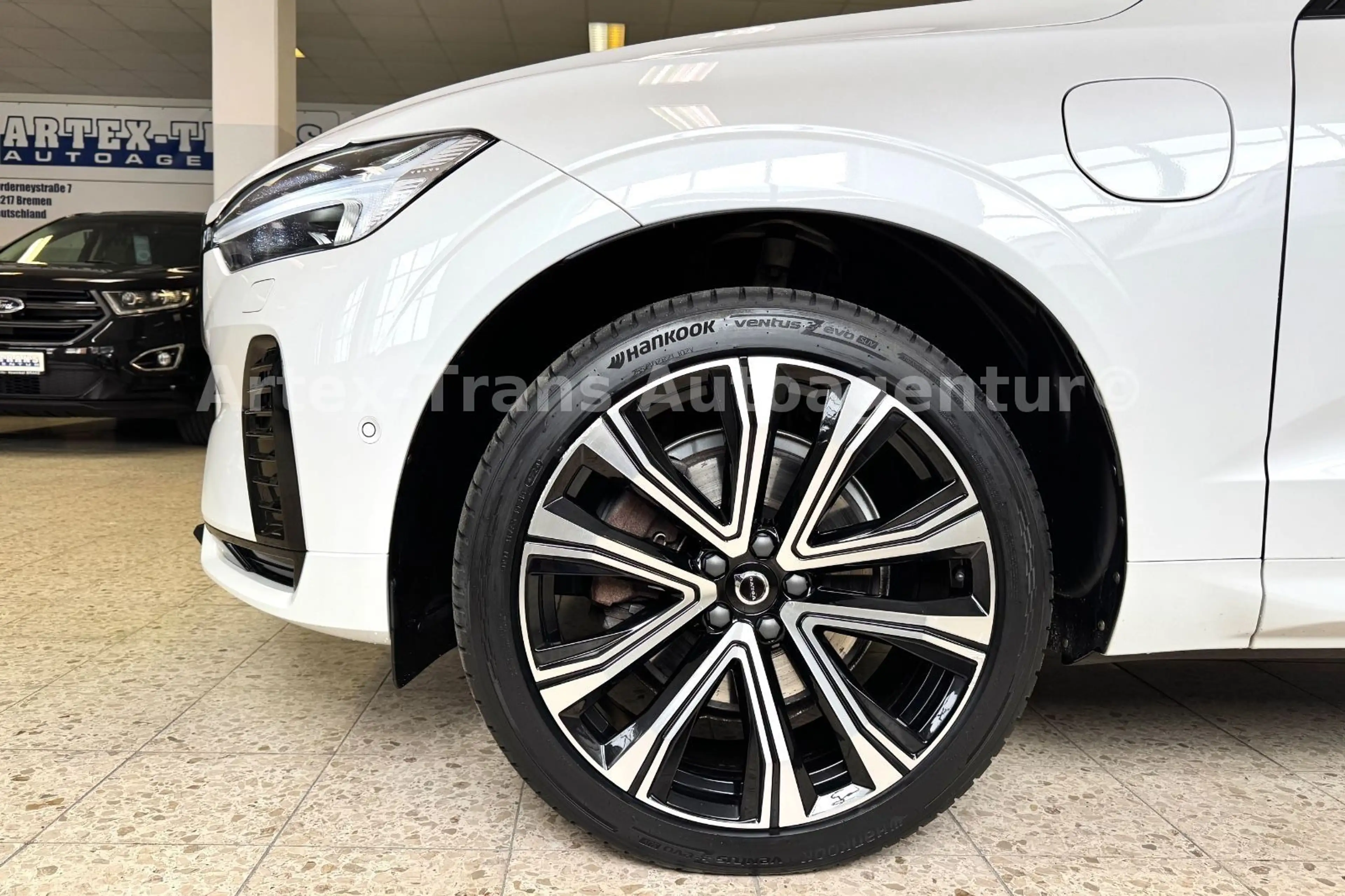 Volvo XC60 R-Design T8 AWD/PANO/H-UP/360°/H&K/ACC — photo 8