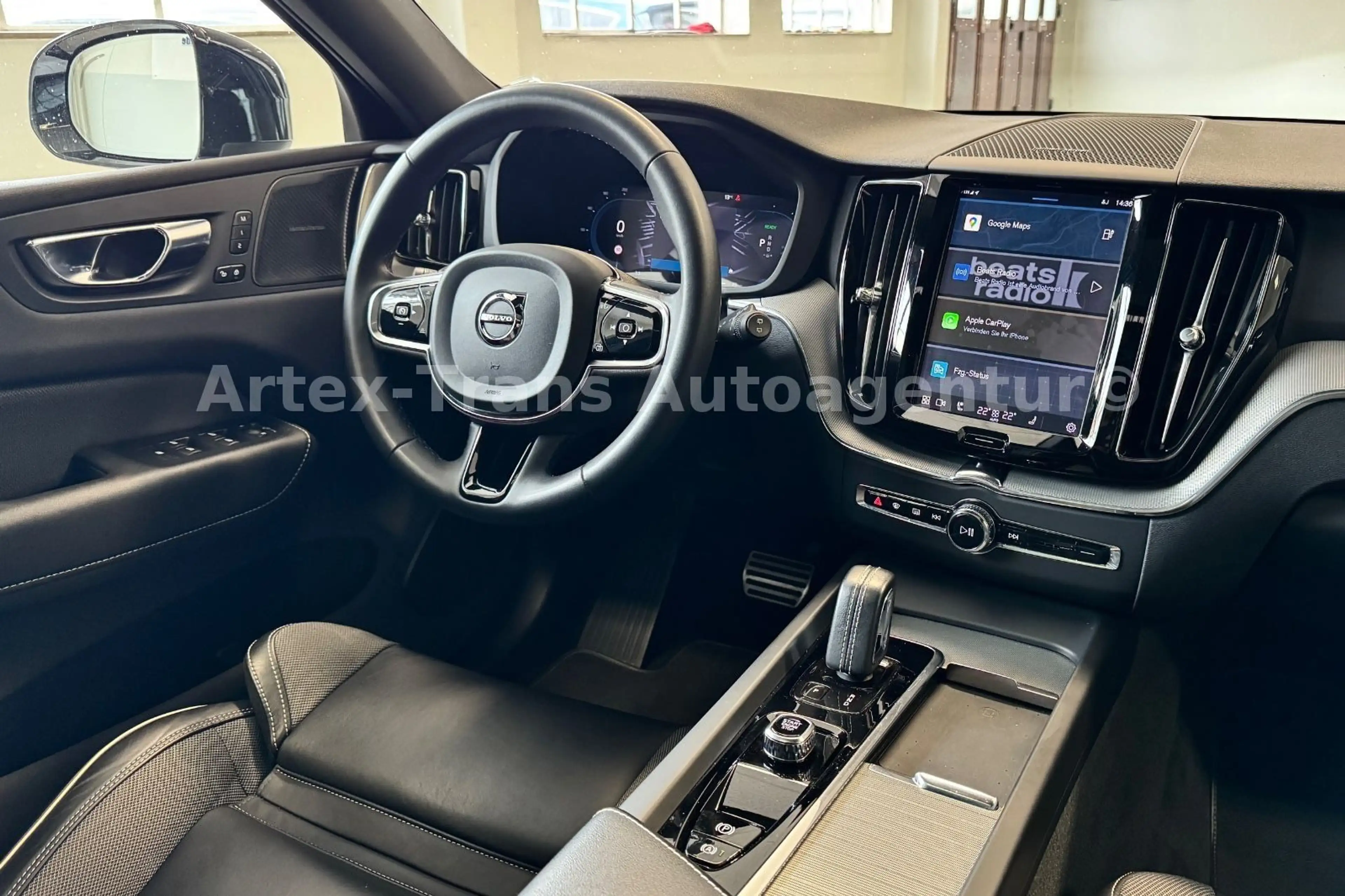 Volvo XC60 R-Design T8 AWD/PANO/H-UP/360°/H&K/ACC — photo 14