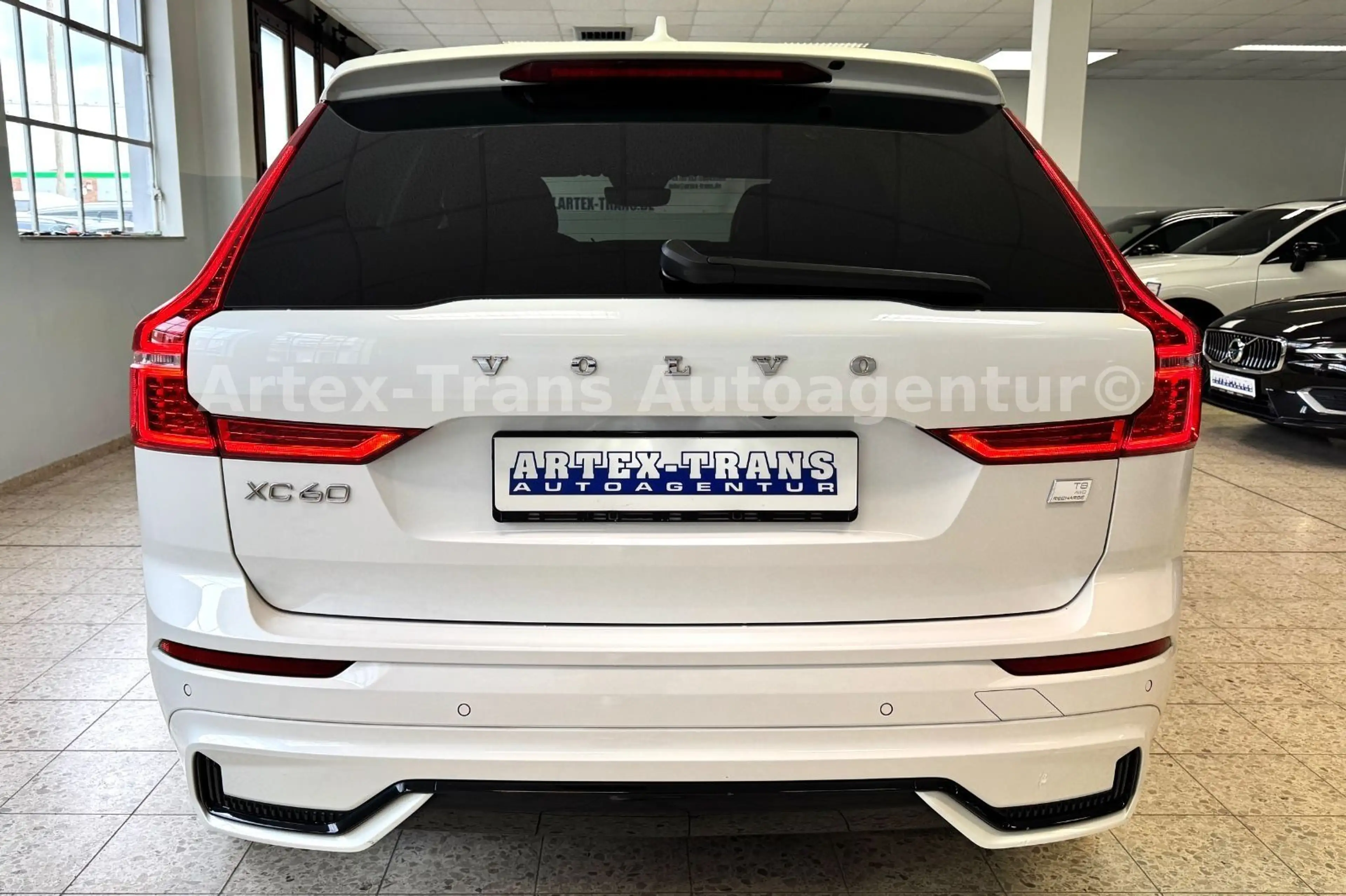 Volvo XC60 R-Design T8 AWD/PANO/H-UP/360°/H&K/ACC — photo 4