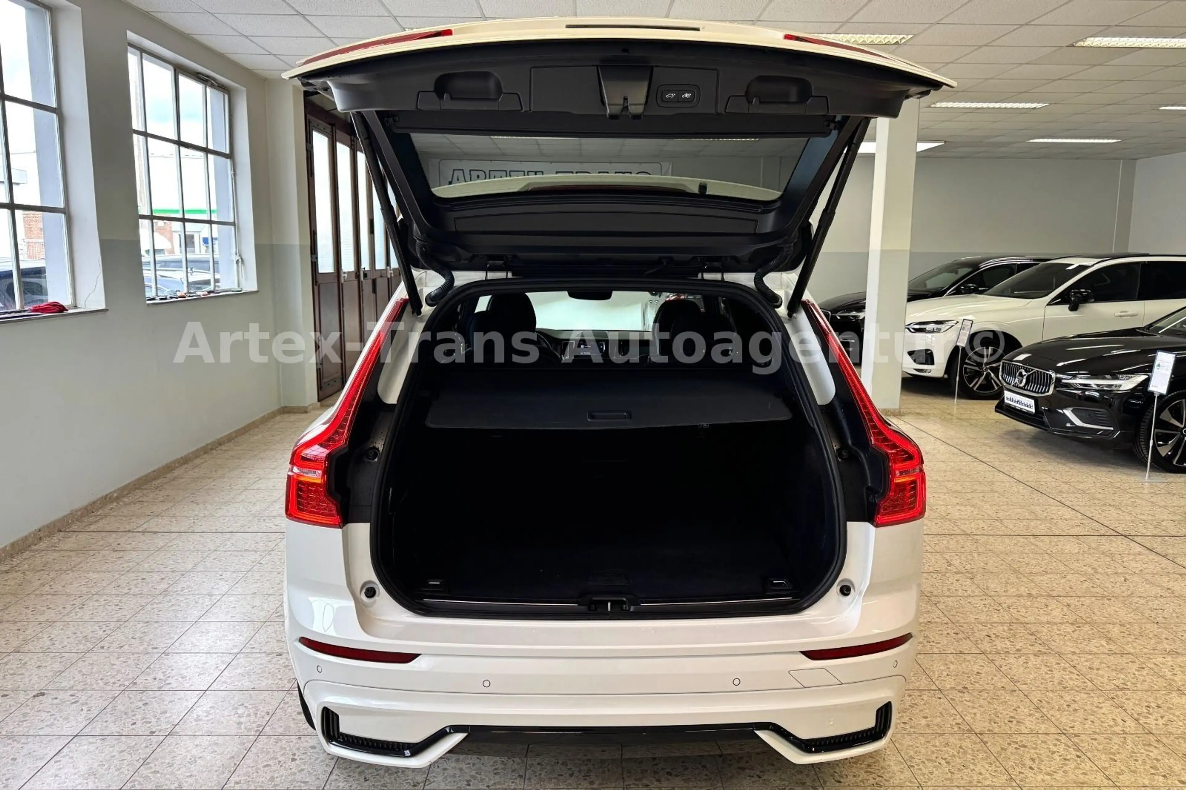 Volvo XC60 R-Design T8 AWD/PANO/H-UP/360°/H&K/ACC — photo 5