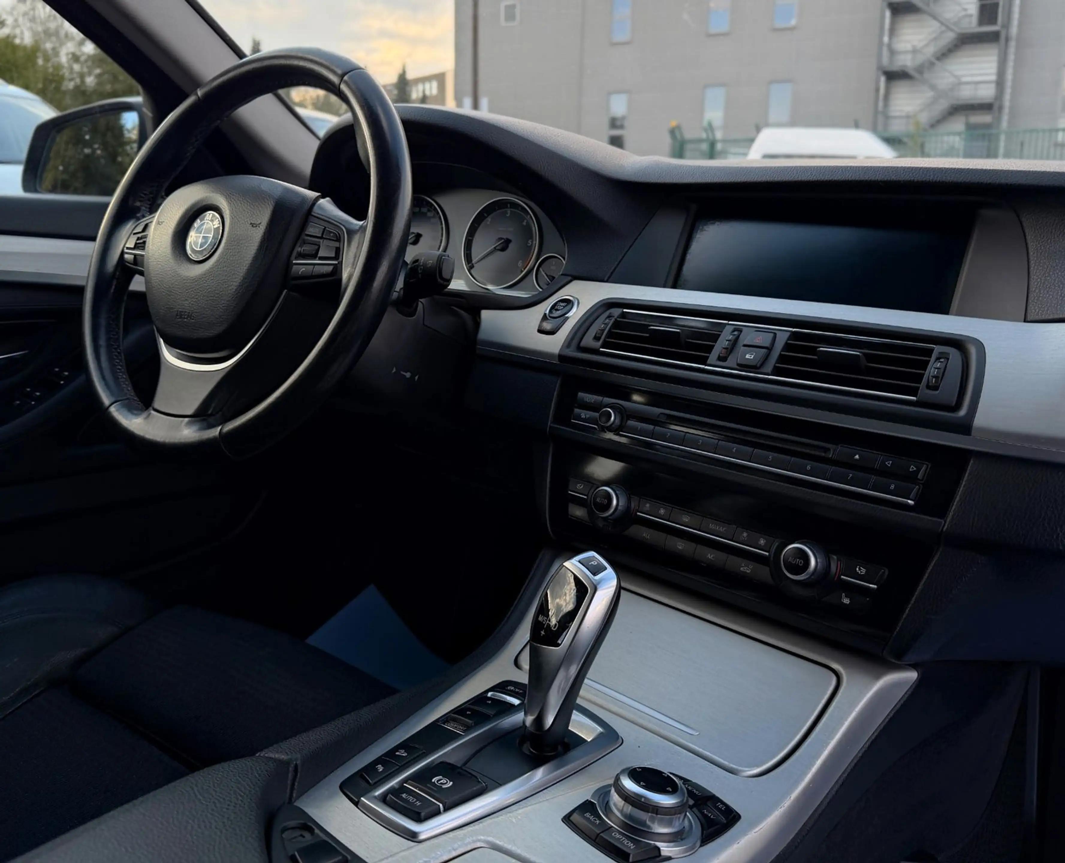BMW 525 5 Touring 525 d xDrive°XENON°LEDER°AHK°NAVI° — photo 10