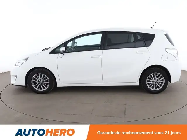 Toyota Verso view 3