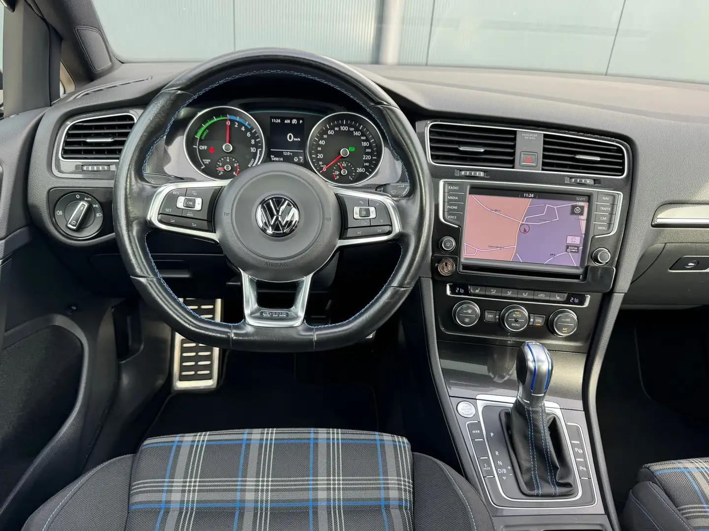 Volkswagen Golf GTE 1.4 TSI * Panorama * Camera * Navigatie * Cruise C Gris - 2