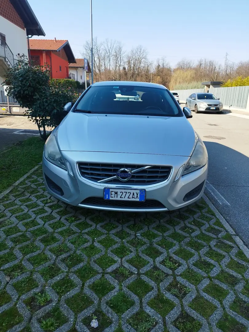 Volvo V60 2.0 d3 Momentum - 1