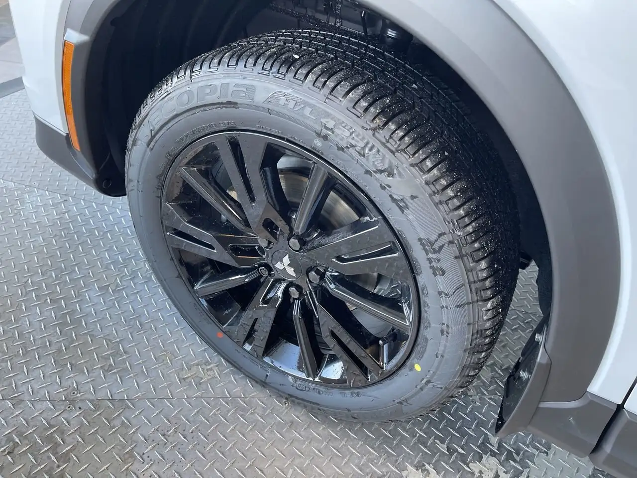 Mitsubishi Eclipse Cross снимка Mitsubishi Eclipse Cross