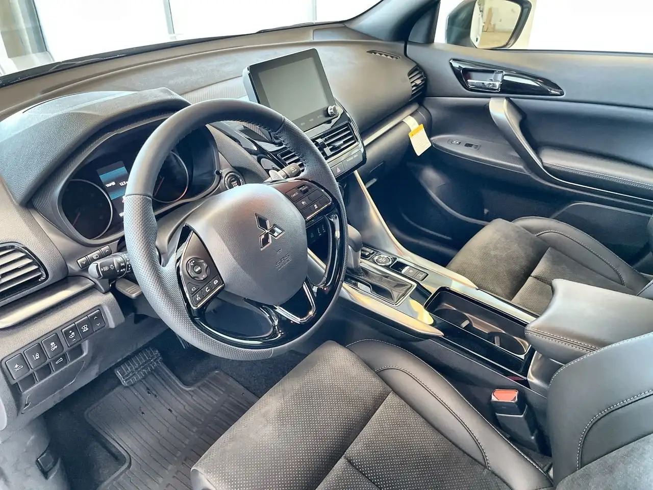 Mitsubishi Eclipse Cross снимка Mitsubishi Eclipse Cross