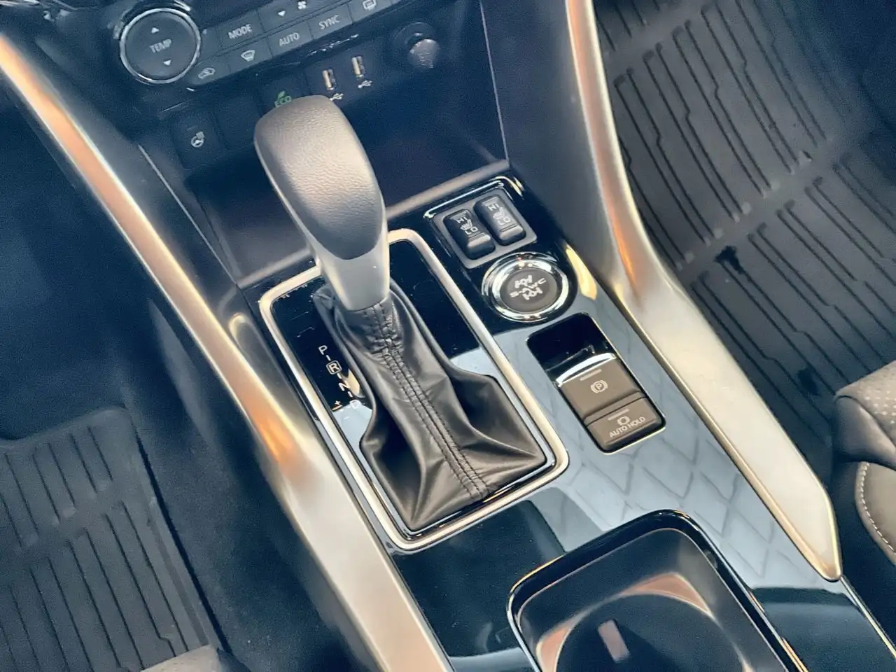 Mitsubishi Eclipse Cross снимка Mitsubishi Eclipse Cross