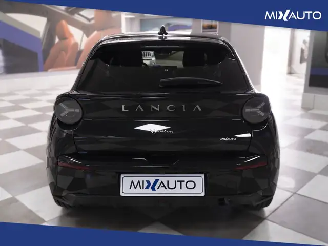 Lancia Ypsilon view 4