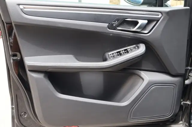 Porsche Macan view 2