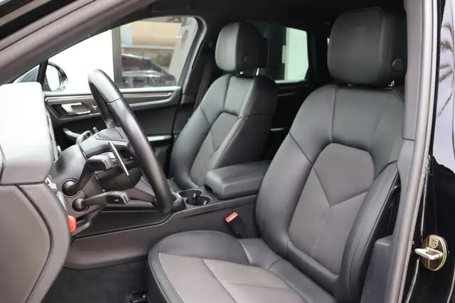 Porsche Macan view 13