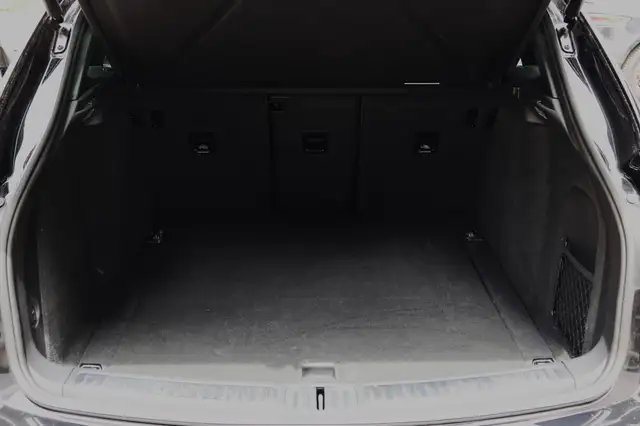 Porsche Macan view 15