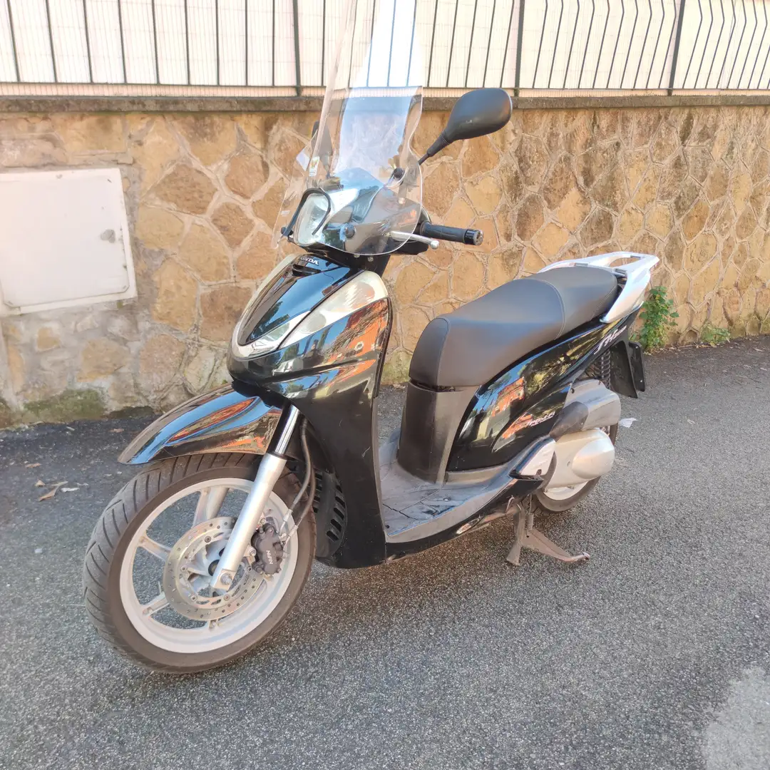 Honda SH 300 i crna - 2