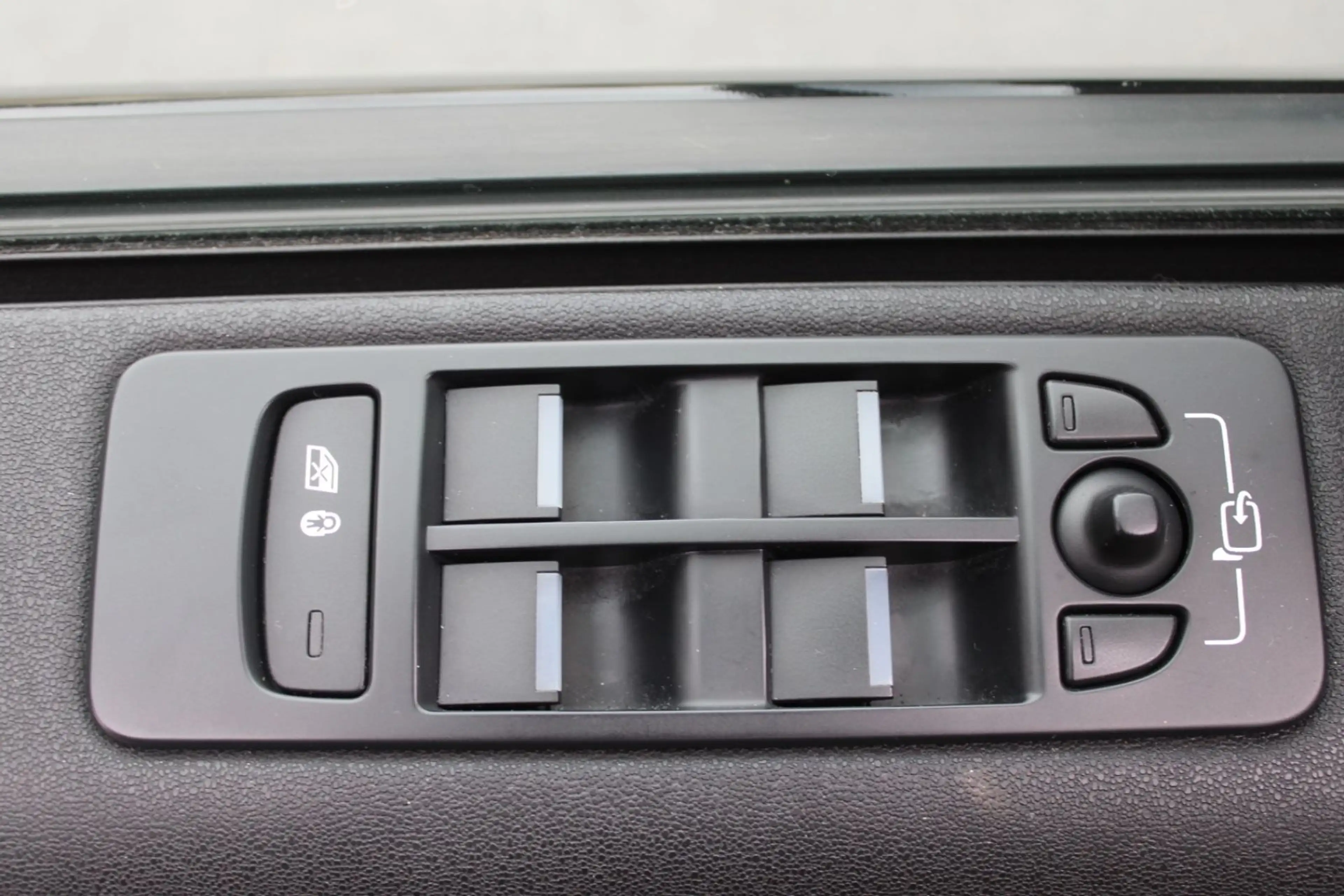 Land Rover Discovery 2.0 TD4 Sport HSE Luxury*7SITZER*PANO* — photo 12