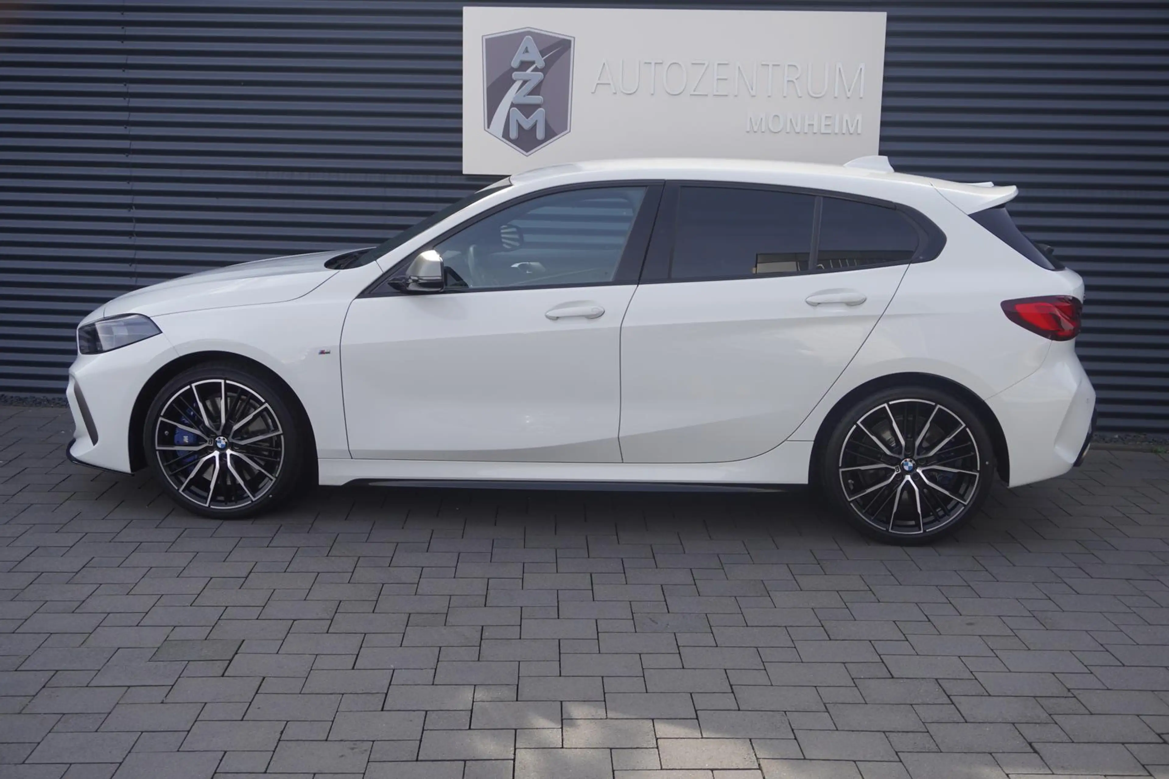 BMW 135 i xDrive VIRTUAL|HEAD-UP|SHADOW|KEYLESS|LED — photo 4