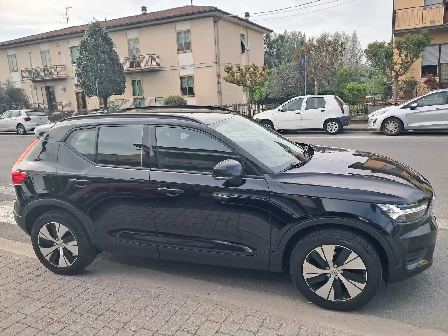 Volvo XC40 XC40 1.5 t2 Momentum Core my21 Schwarz - 2