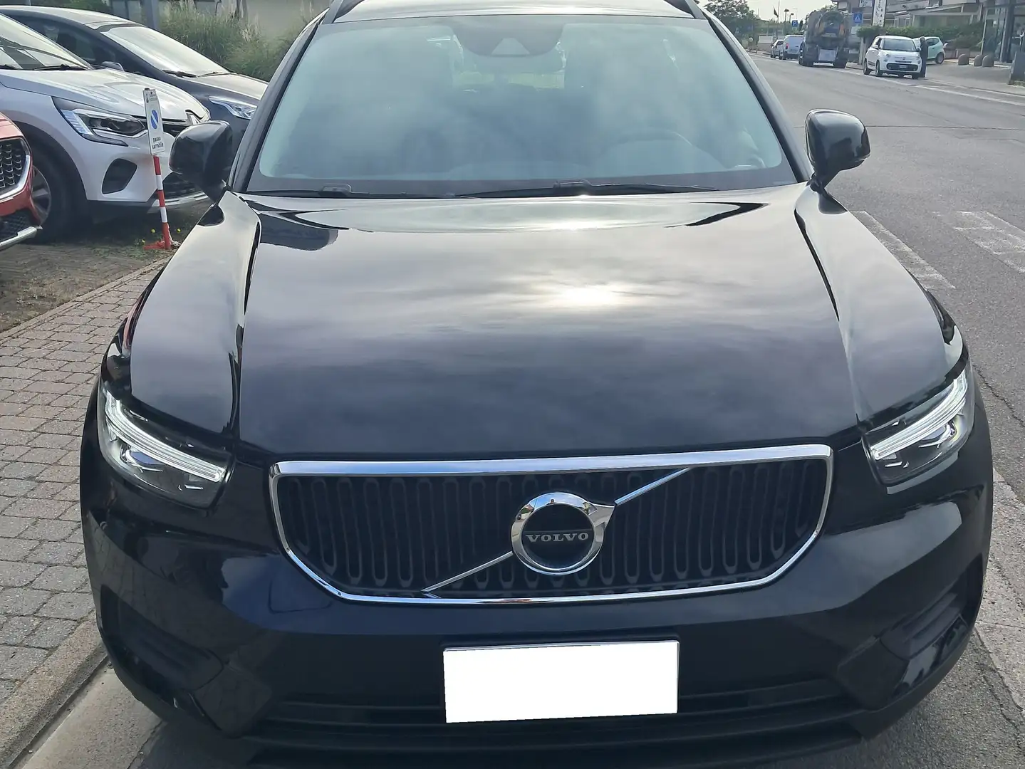 Volvo XC40 XC40 1.5 t2 Momentum Core my21 Schwarz - 1