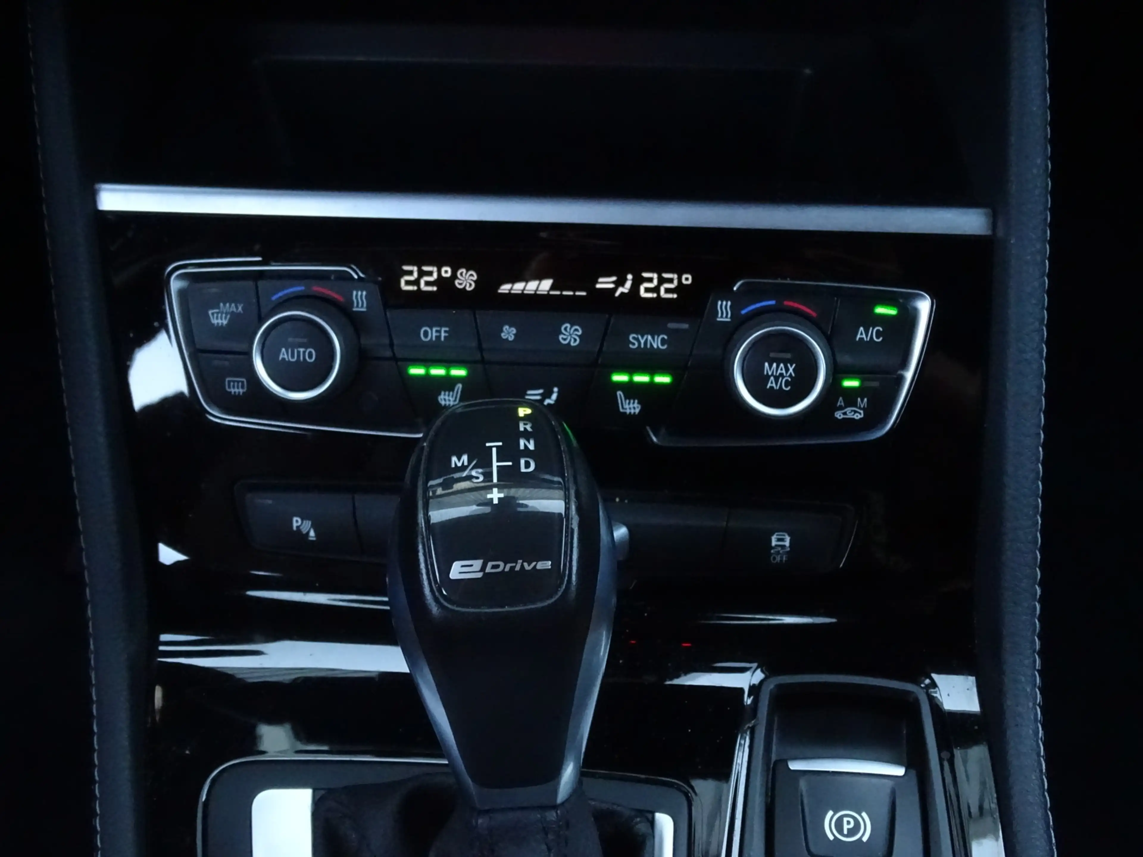BMW 225 2-serie Active Tourer 225xe iPerformance High Exec — photo 24