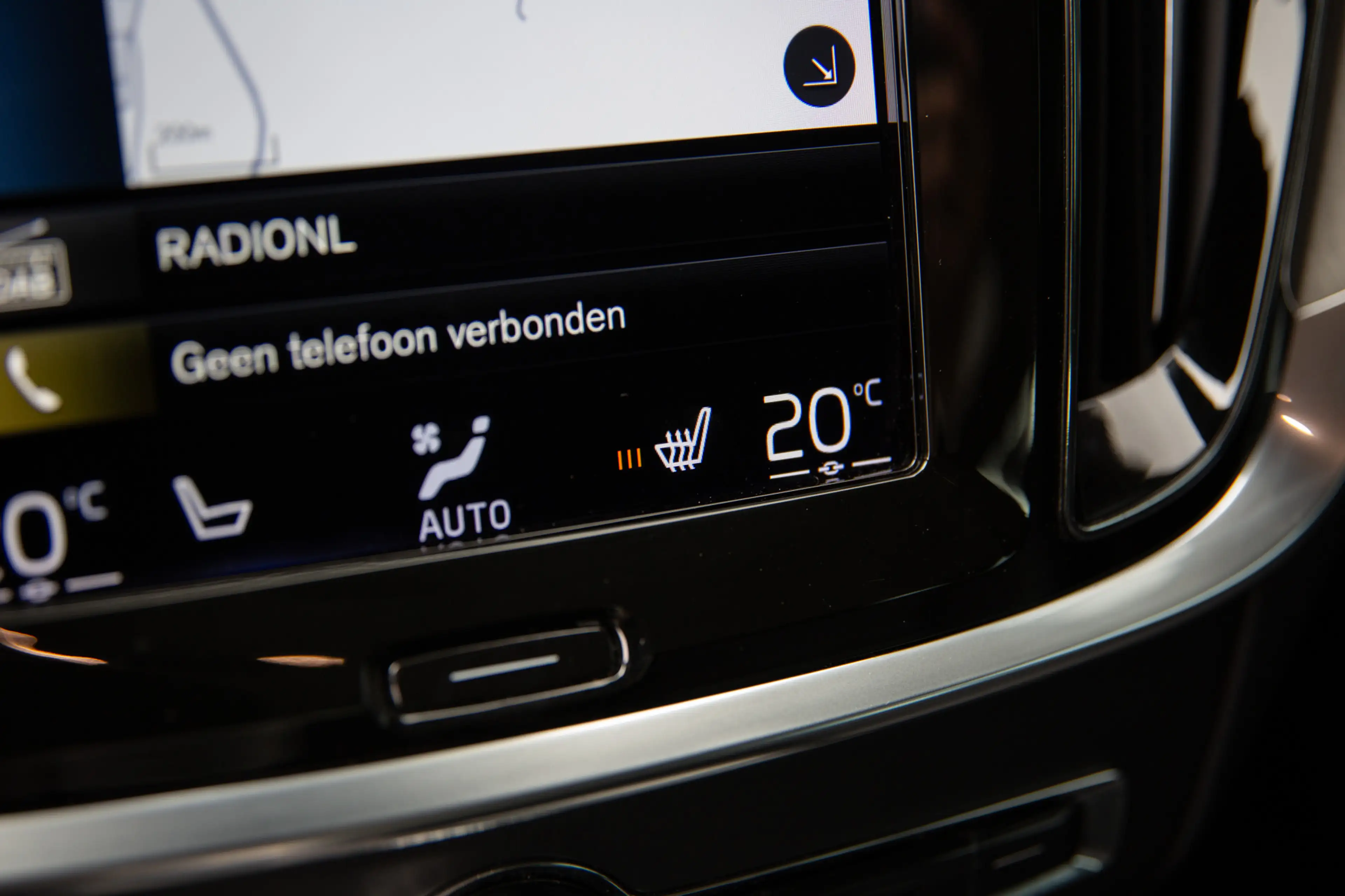 Volvo V60 2.0 T8 Recharge AWD R-Design , Trekhaak, Cruise co — photo 21