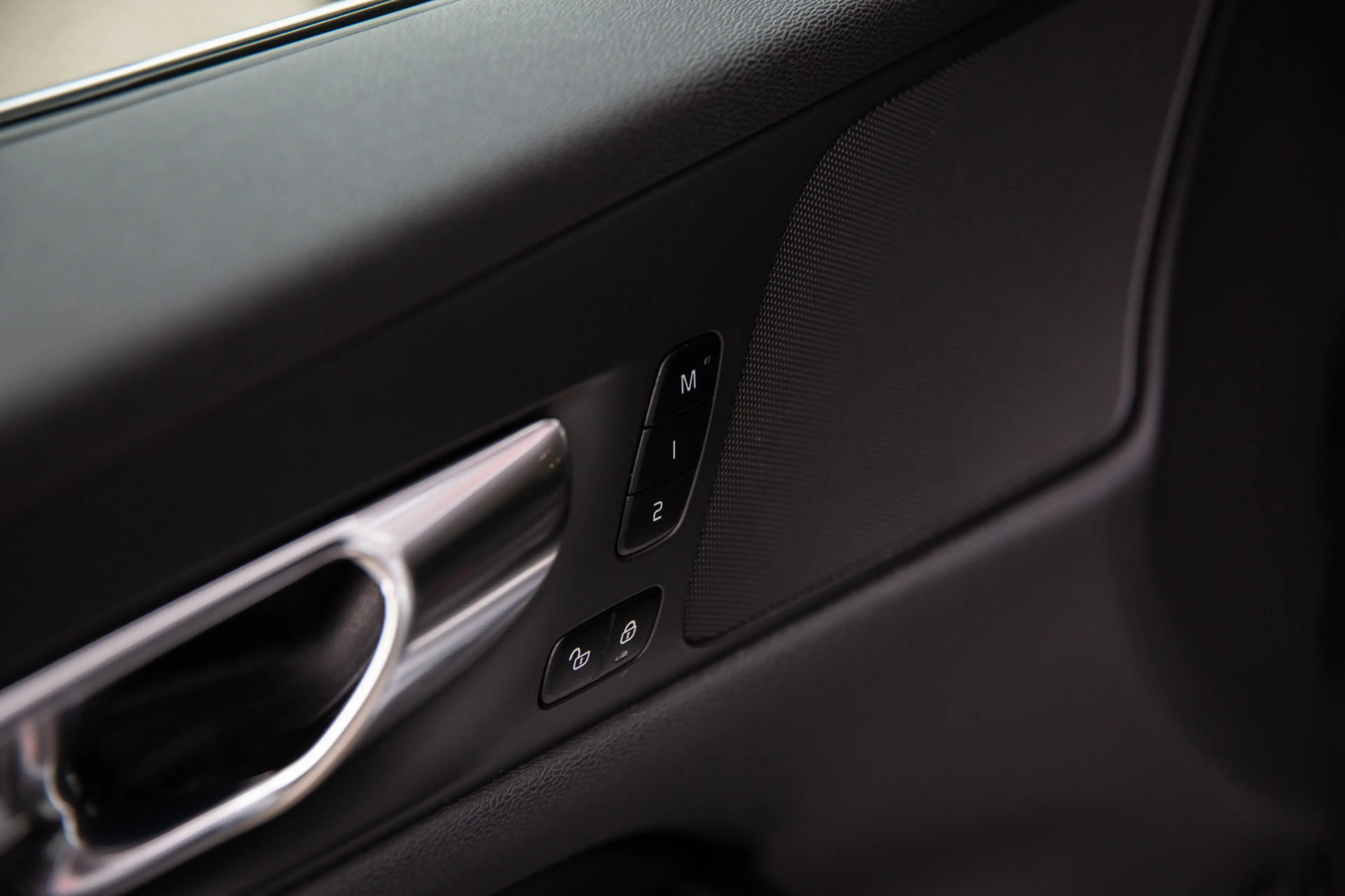 Volvo V60 2.0 T8 Recharge AWD R-Design , Trekhaak, Cruise co — photo 5