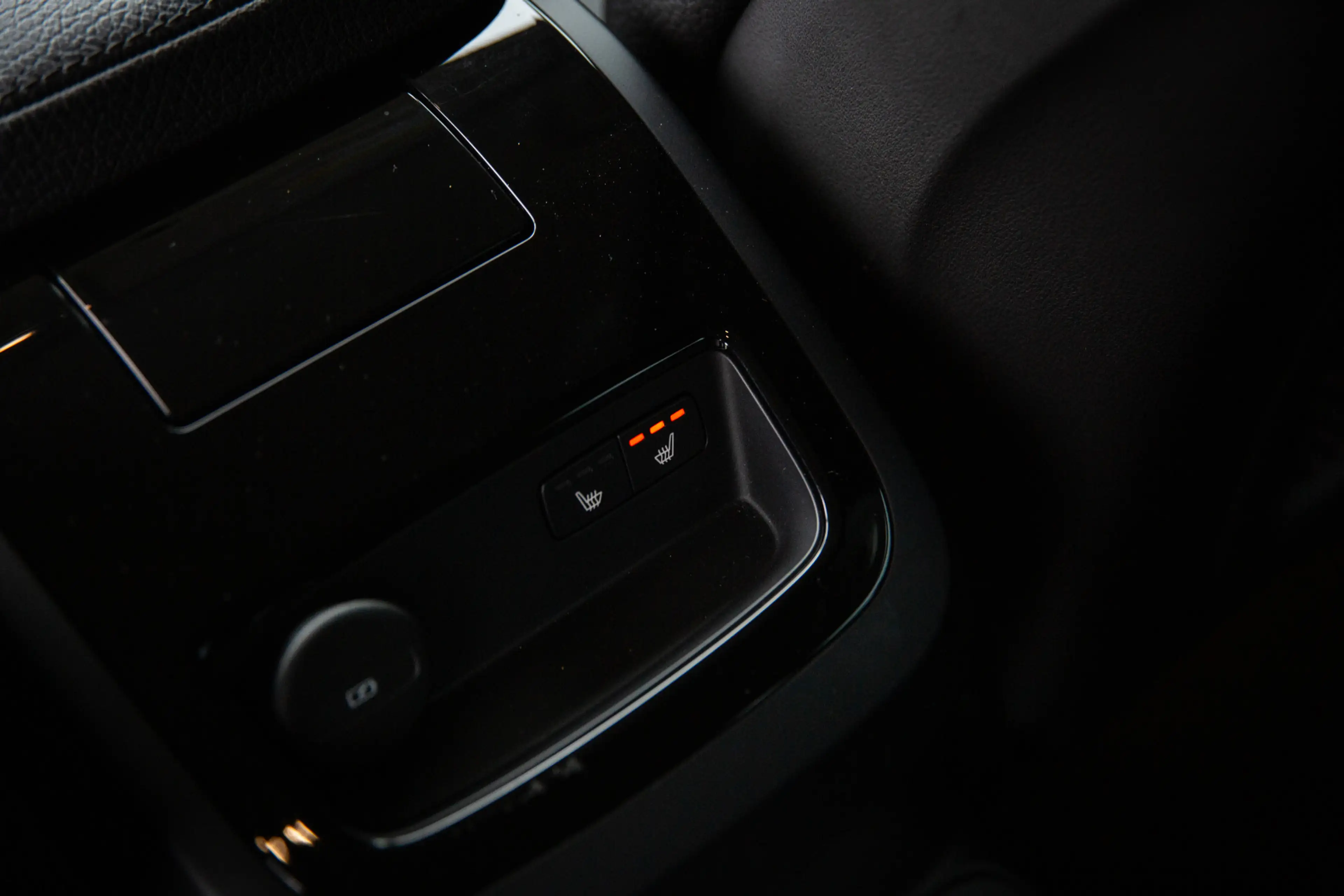 Volvo V60 2.0 T8 Recharge AWD R-Design , Trekhaak, Cruise co — photo 10