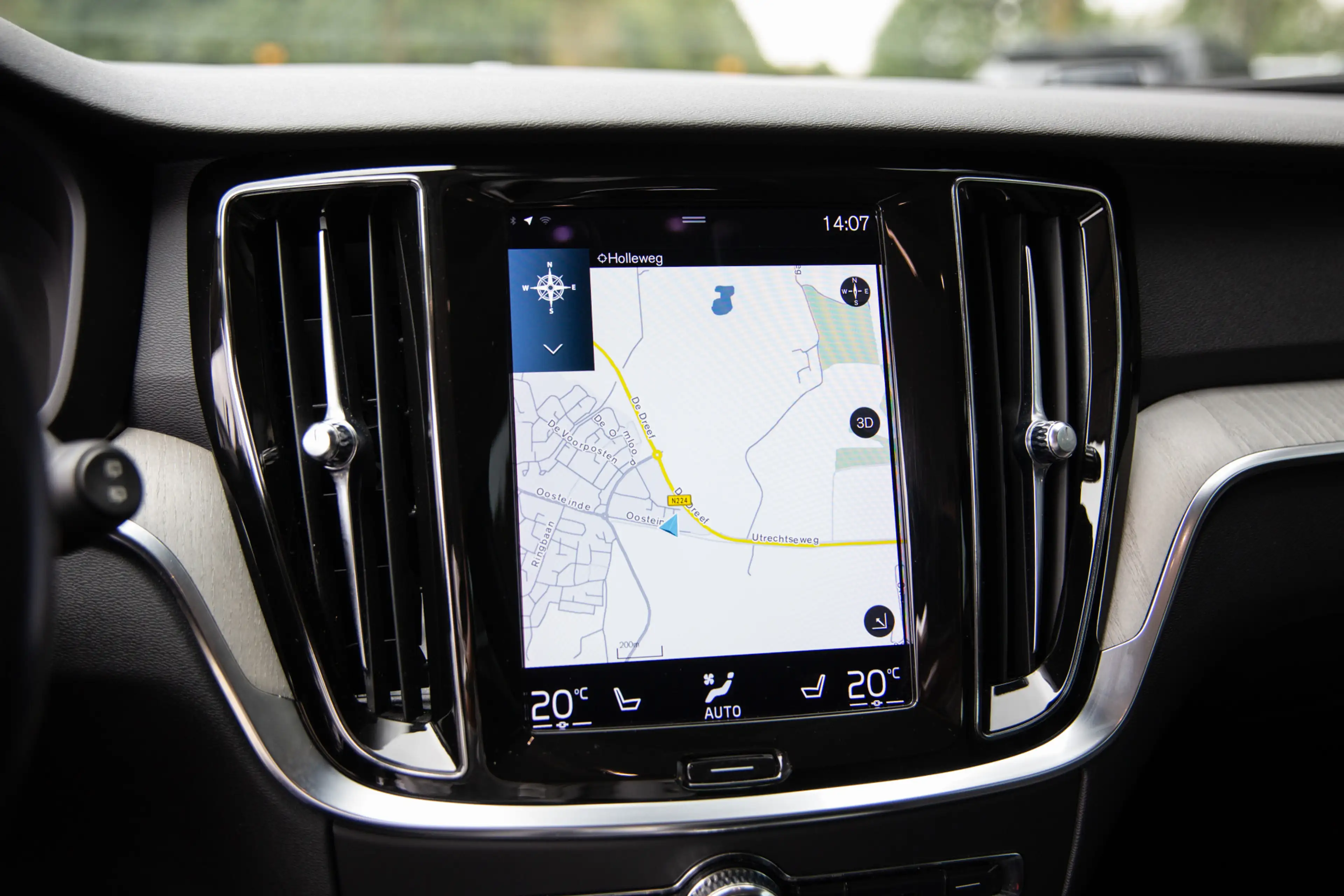 Volvo V60 2.0 T8 Recharge AWD R-Design , Trekhaak, Cruise co — photo 17