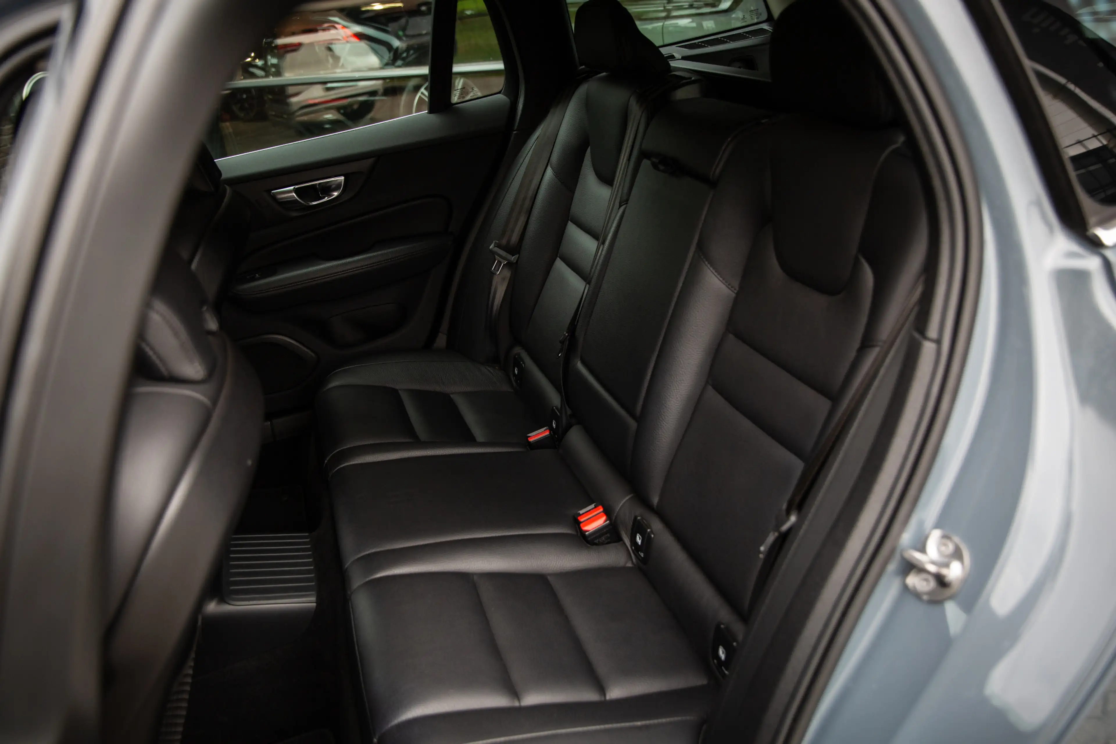 Volvo V60 2.0 T8 Recharge AWD R-Design , Trekhaak, Cruise co — photo 9