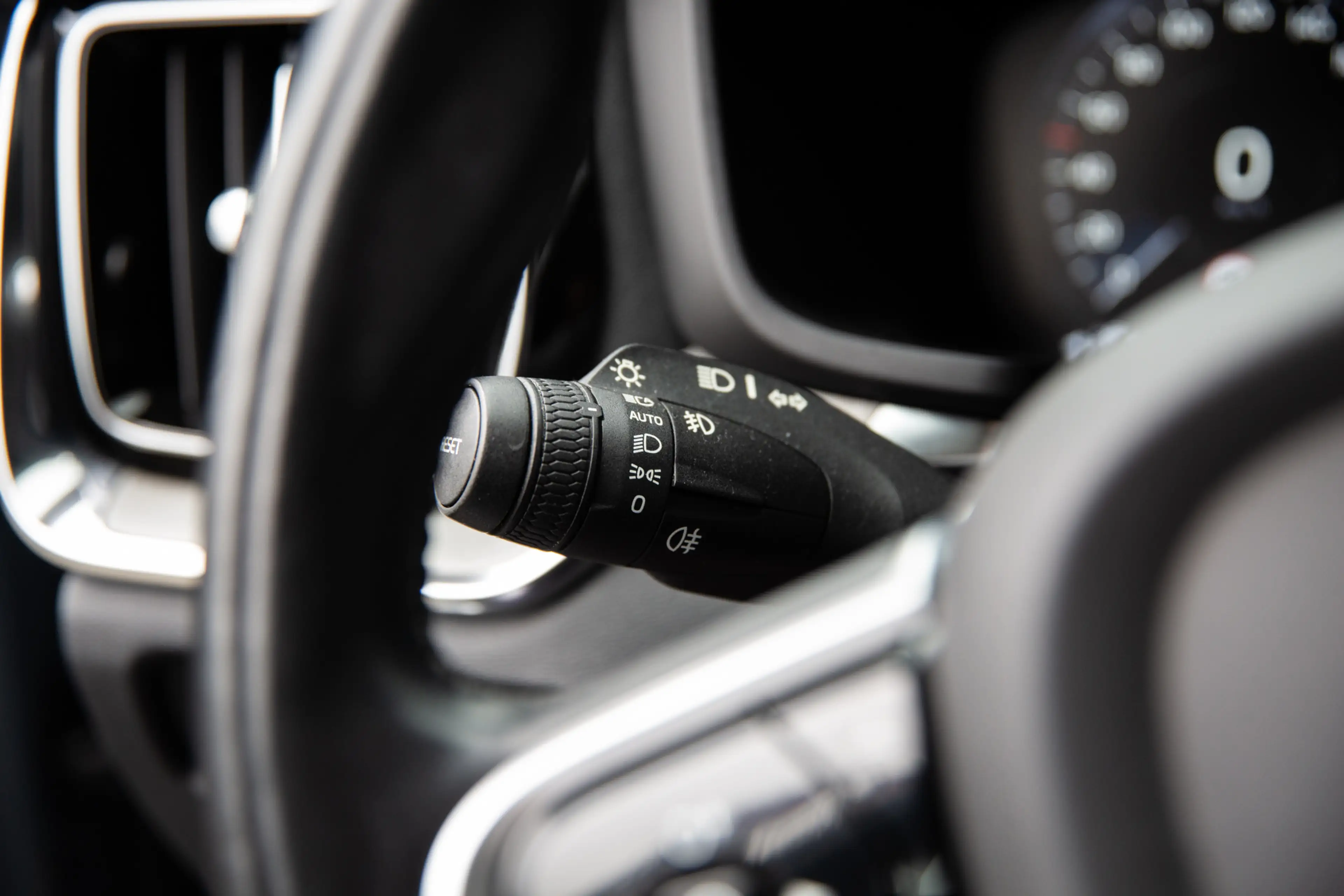 Volvo V60 2.0 T8 Recharge AWD R-Design , Trekhaak, Cruise co — photo 15
