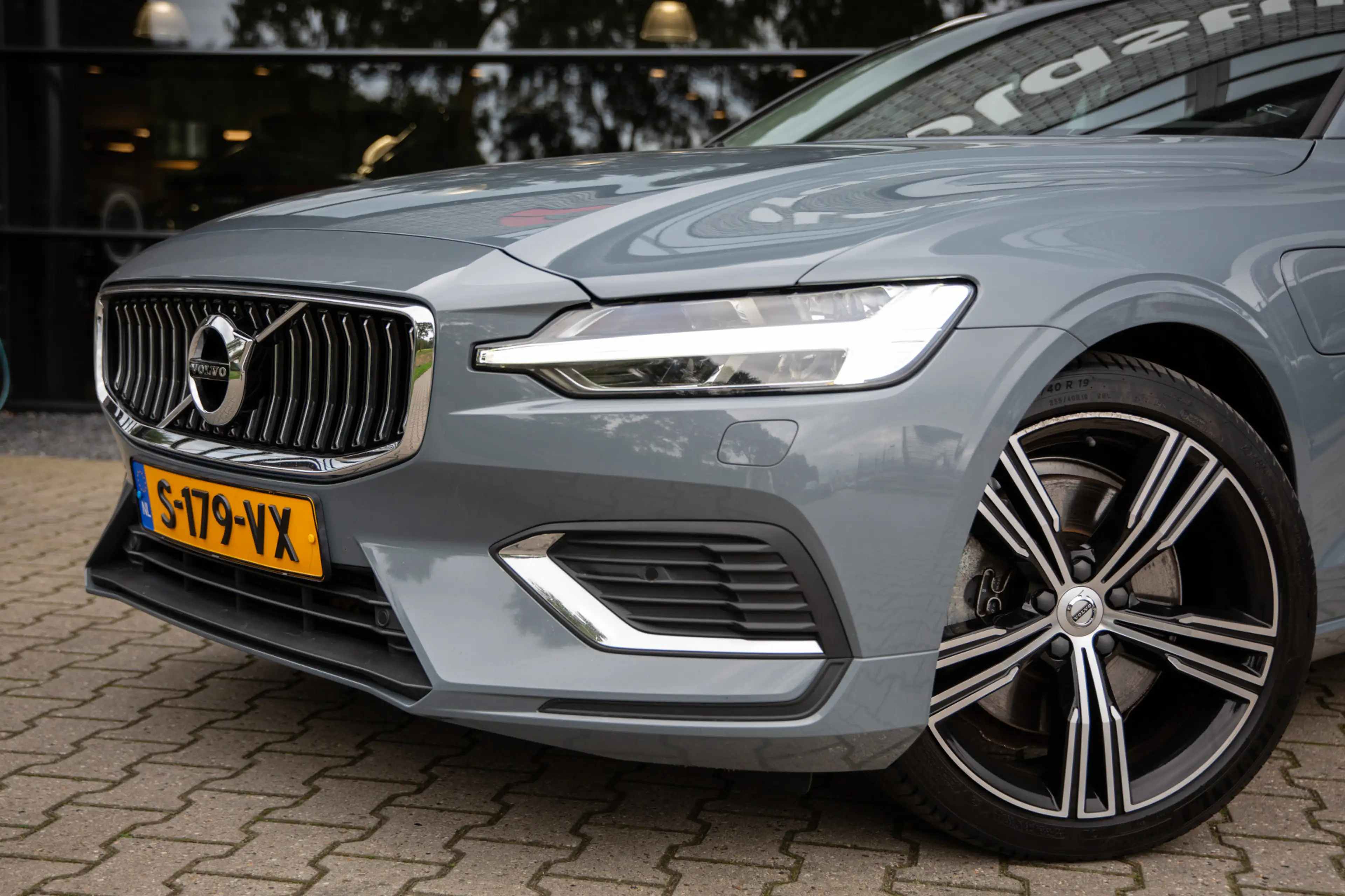 Volvo V60 2.0 T8 Recharge AWD R-Design , Trekhaak, Cruise co — photo 7