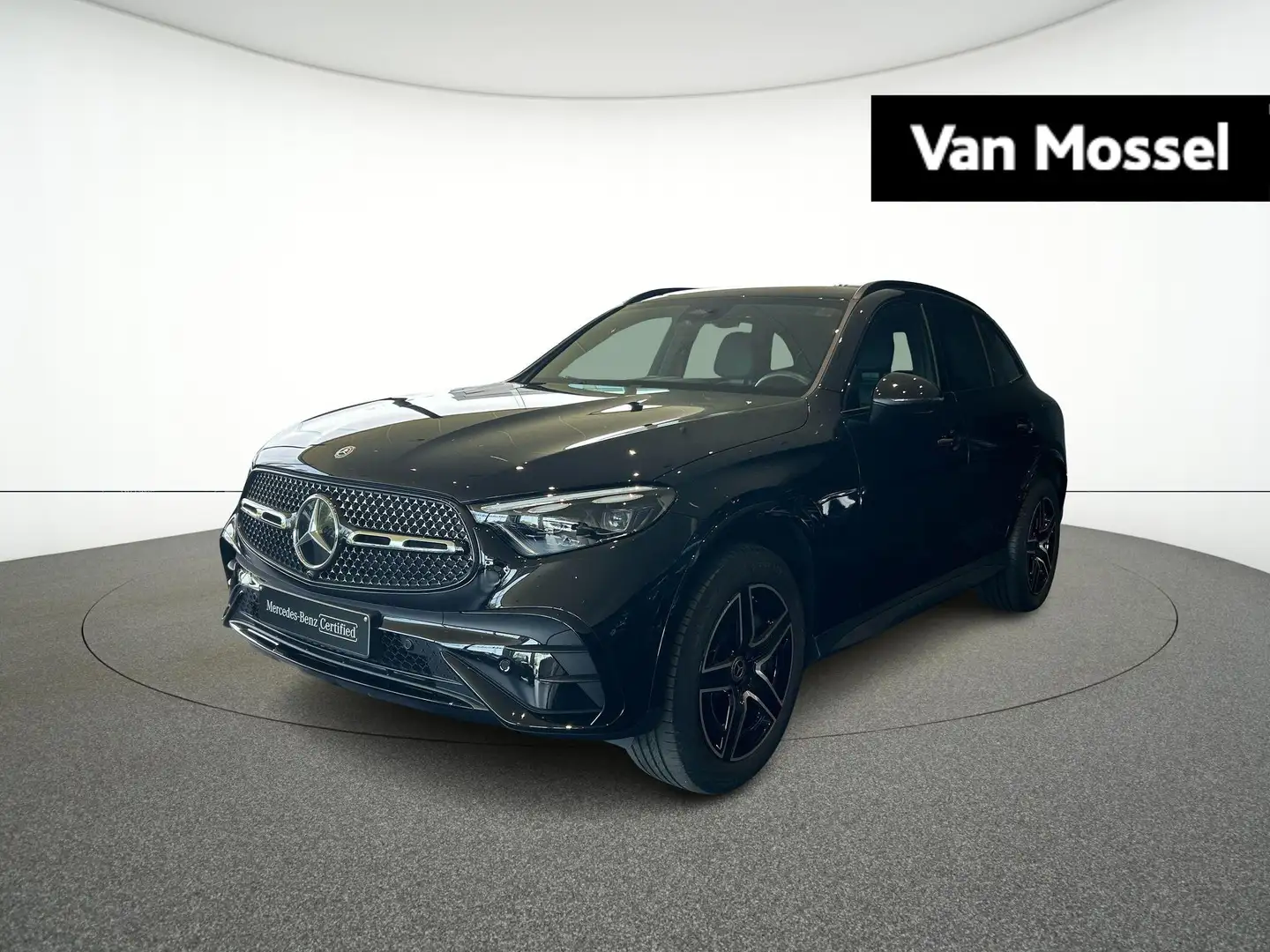 Mercedes-Benz GLC 300 e 4MATIC AMG Line + LEDER + DIGITAL LIGHT + NIGHTP Zwart - 1