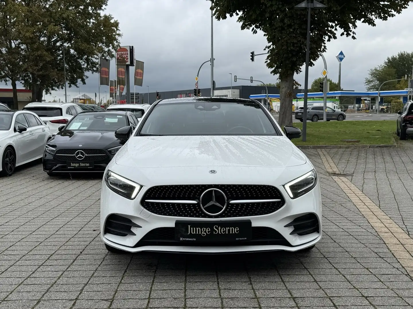 Mercedes-Benz A 250 A 250 e Limo AMG Line/Navi/Pano.-Dach/Autom. Klima Weiß - 2